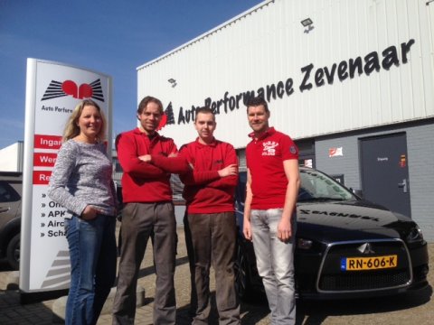 Het team van Auto Performance Zevenaar